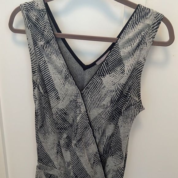 Tart Gray Print Romper - worn 2x - perfect condition. - Picture 3 of 8